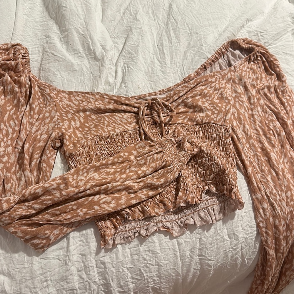 Urban outfitters long sleeve crop top. Size small. Very good condition.